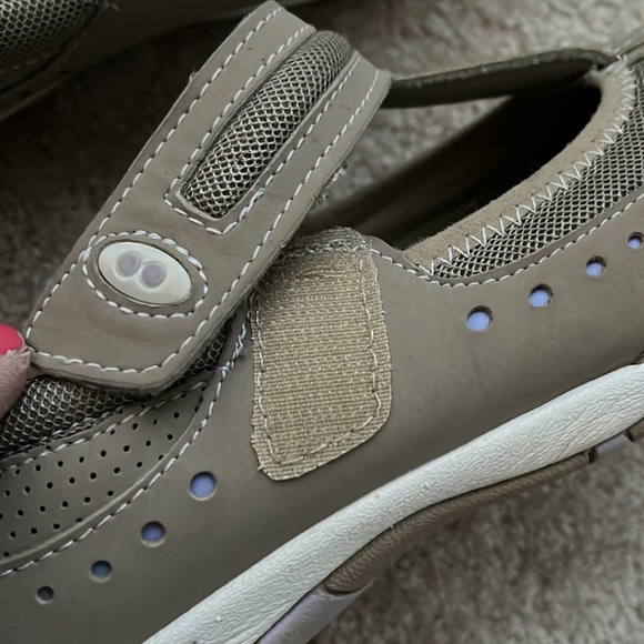 Ryka T Strap walking shoes - Picture 10 of 11